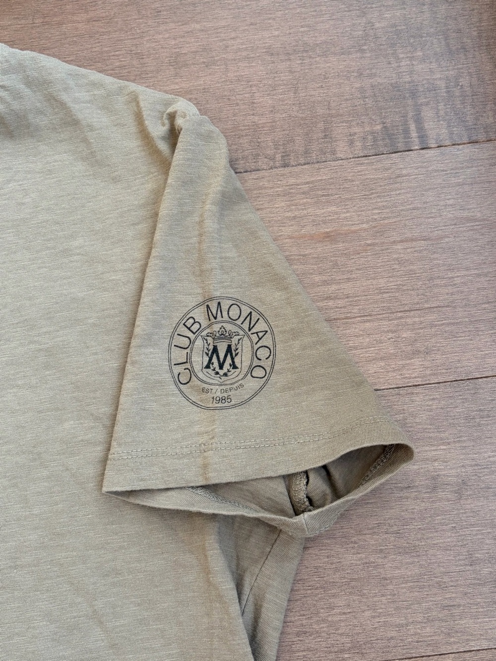 Club Monaco Men's Short Sleeve Tee in Olive Green with Logo Sleeve
